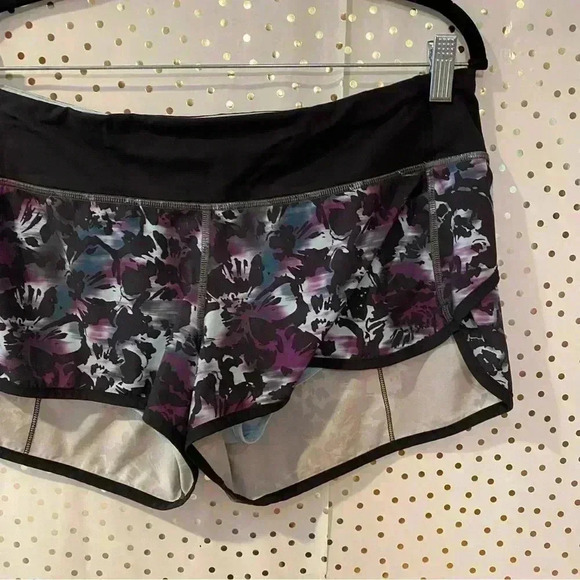 Lululemon Speed Up Short Size 10 - Picture 4 of 8